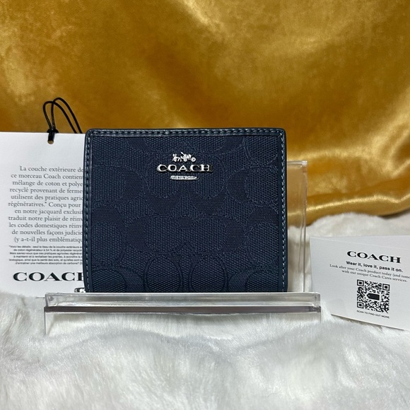 NWT Coach CU401 Snap Wallet Dark Denim Silver Navy Denim Signature Jacquard - Picture 1 of 16